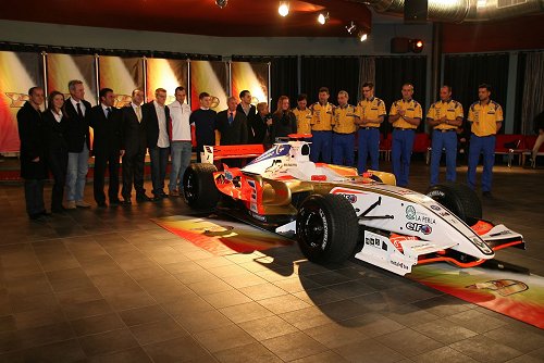 Nieuwe livery Draco Racing op de auto van Betrand Baguette